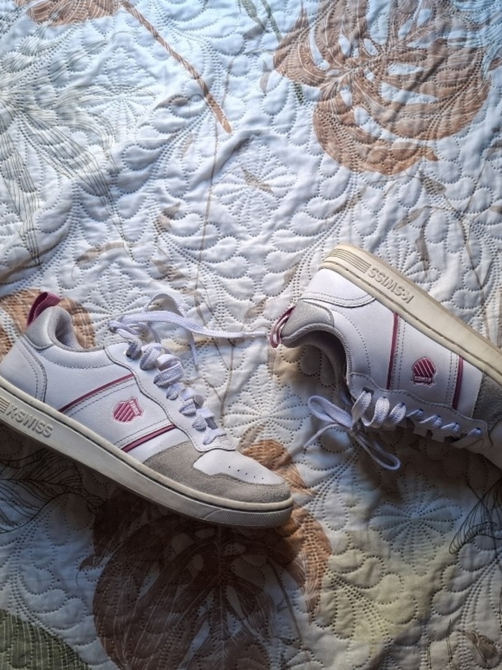 K-Swiss White & Pink Low-Top Sneakers